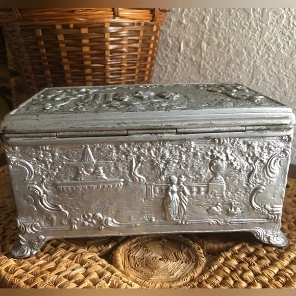 Ornate Silver-tone Heavy Cast Metal French Courtesan Scene Jewelry Box w/Velvet - Picture 5 of 16